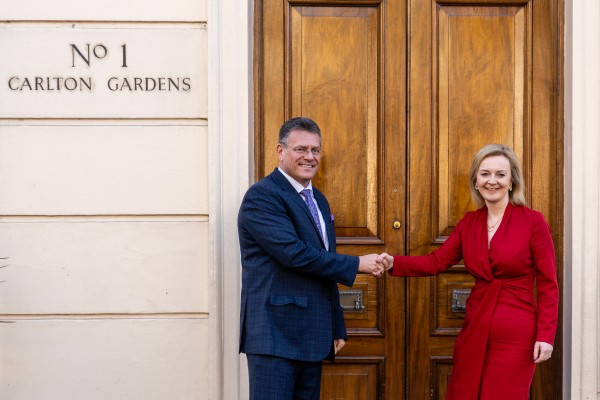 Vice-President Maroš Šefčovič and UK Foreign Secretary Liz Truss