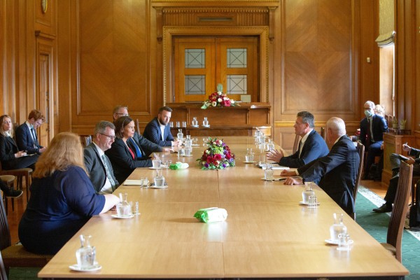 Šefčovič (second right) meeting with party leaders from Alliance, the DUP, Sinn Féin, the UUP and the SDLP 