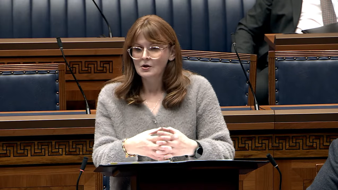 the Minister for the Economy Dr Caoimhe Archibald providing Members with a statement in the Assembly Chamber