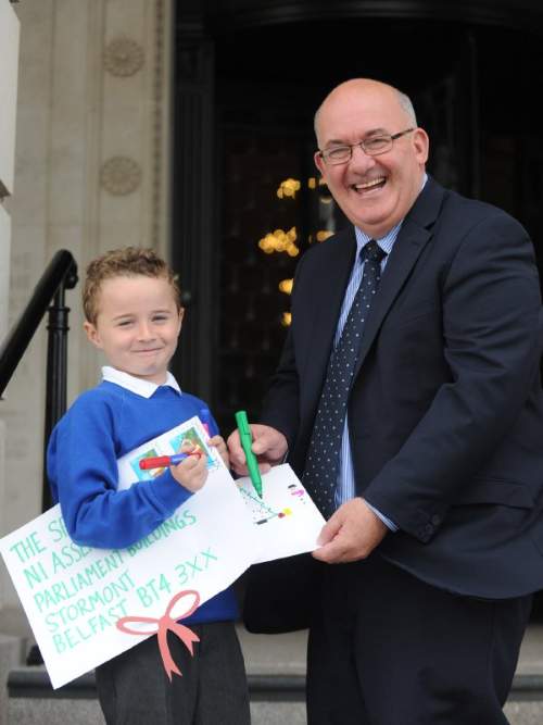 The Speaker of the Northern Ireland Assembly, William Hay MLA, is calling on budding young artists at Key Stage 2 in primary schools across Northern Ireland to design this year's official Assembly Christmas Card. Helping the Speaker to launch this exciting new competition is James Murphy from St Joseph's Primary School in East Belfast. 